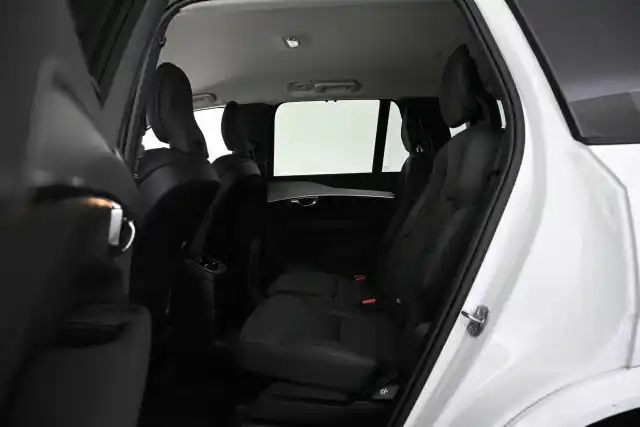 Valkoinen Maastoauto, Volvo XC90 – VAR-47830