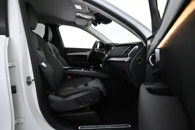 Valkoinen Maastoauto, Volvo XC90 – VAR-47830