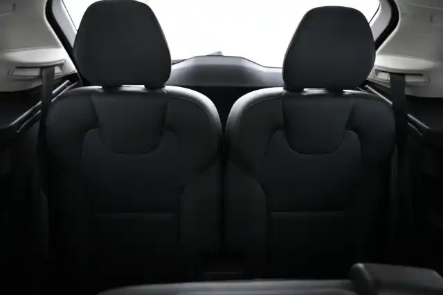 Valkoinen Maastoauto, Volvo XC90 – VAR-47830
