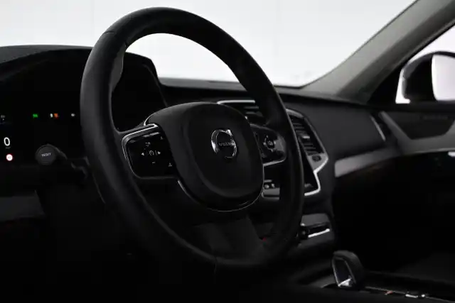 Valkoinen Maastoauto, Volvo XC90 – VAR-47830