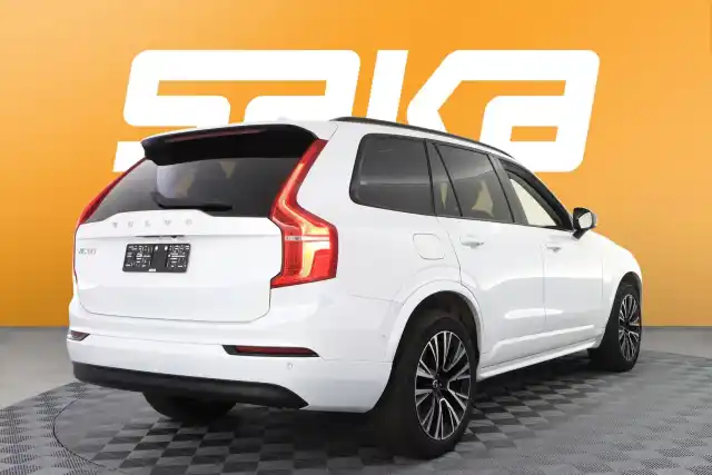 Valkoinen Maastoauto, Volvo XC90 – VAR-47830