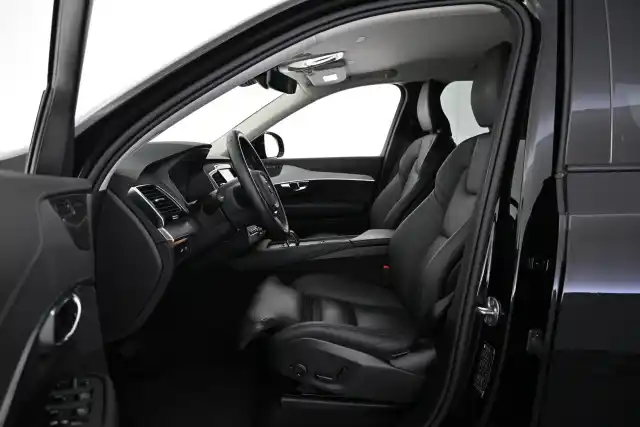 Musta Maastoauto, Volvo XC90 – VAR-47881
