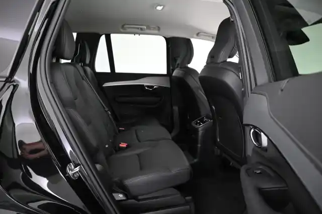 Musta Maastoauto, Volvo XC90 – VAR-47881