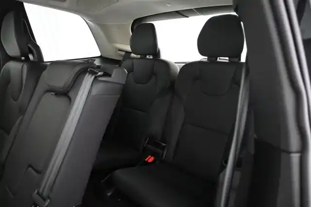 Musta Maastoauto, Volvo XC90 – VAR-47881