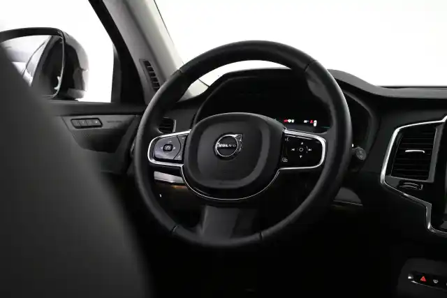 Musta Maastoauto, Volvo XC90 – VAR-47881
