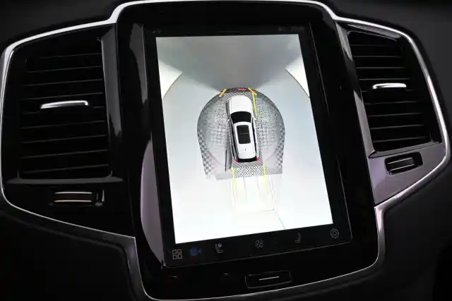 Musta Maastoauto, Volvo XC90 – VAR-47881