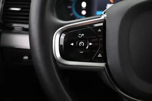 Musta Maastoauto, Volvo XC90 – VAR-47881