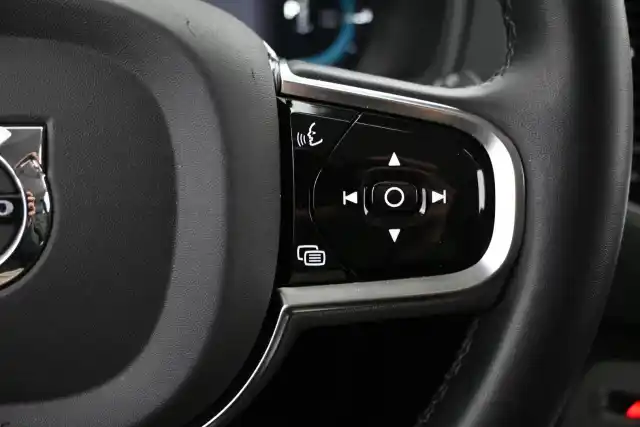 Musta Maastoauto, Volvo XC90 – VAR-47881