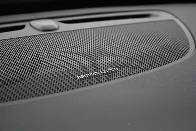 Musta Maastoauto, Volvo XC90 – VAR-47881