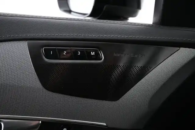 Musta Maastoauto, Volvo XC90 – VAR-47881