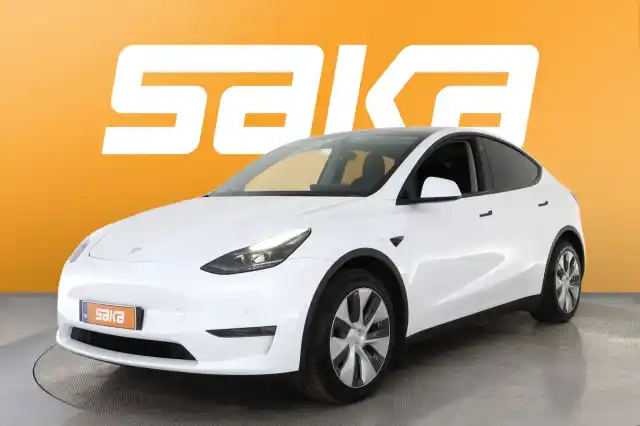 Valkoinen Maastoauto, Tesla Model Y – VAR-47997