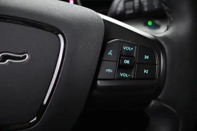 Musta Maastoauto, Ford Mustang Mach-E – VAR-48020
