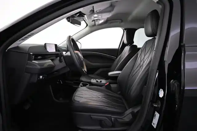 Musta Maastoauto, Ford Mustang Mach-E – VAR-48020