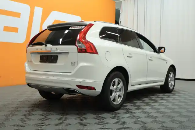 Valkoinen Maastoauto, Volvo XC60 – VAR-48123