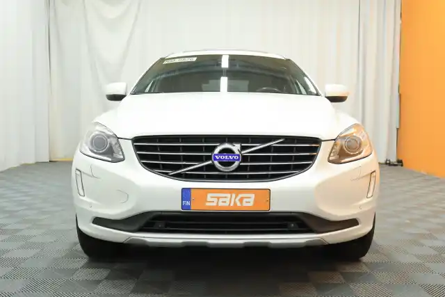 Valkoinen Maastoauto, Volvo XC60 – VAR-48123