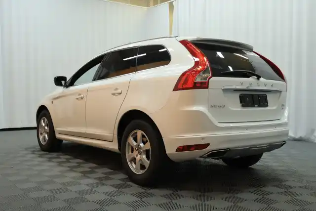 Valkoinen Maastoauto, Volvo XC60 – VAR-48123