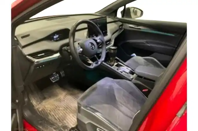 Punainen Maastoauto, Skoda Enyaq – VAR-48251