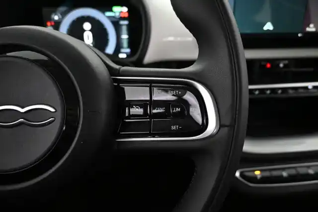 Valkoinen Viistoperä, Fiat 500e – VAR-48323