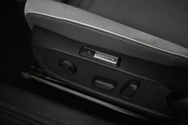Valkoinen Viistoperä, Volkswagen ID.3 – VAR-48641