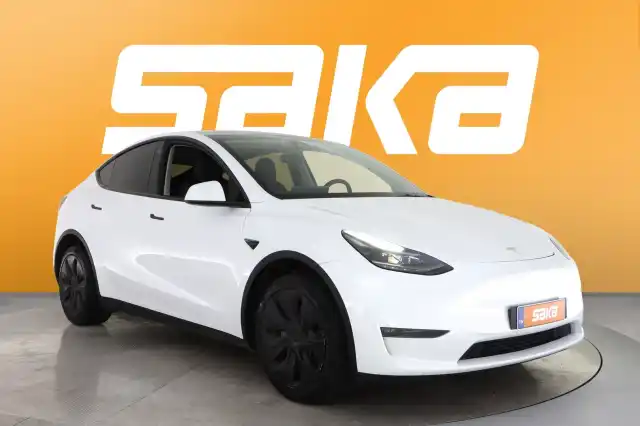 Valkoinen Maastoauto, Tesla Model Y – VAR-48663