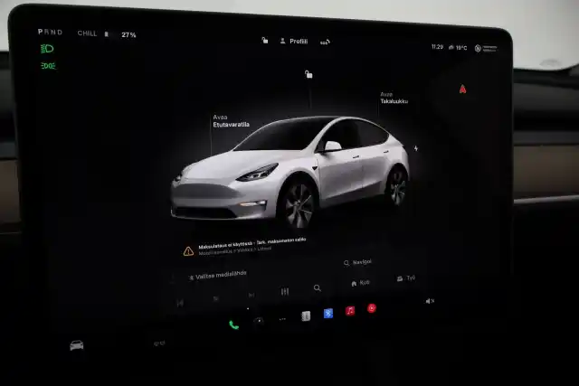 Valkoinen Maastoauto, Tesla Model Y – VAR-48663