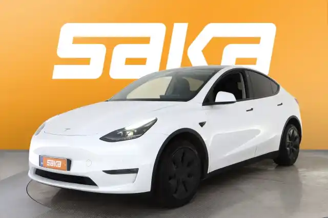 Valkoinen Maastoauto, Tesla Model Y – VAR-48663