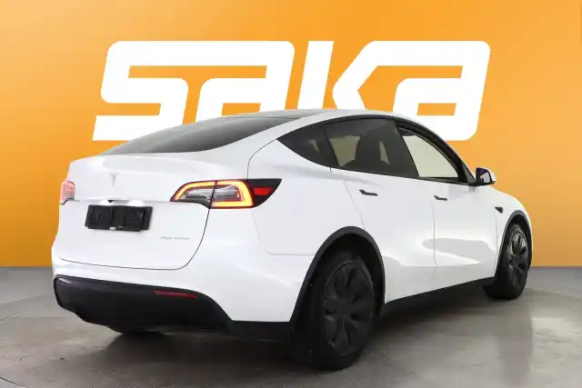 Valkoinen Maastoauto, Tesla Model Y – VAR-48663