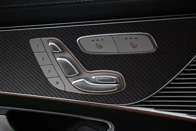 Harmaa Maastoauto, Mercedes-Benz EQC – VAR-48719