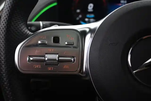 Harmaa Maastoauto, Mercedes-Benz EQC – VAR-48719