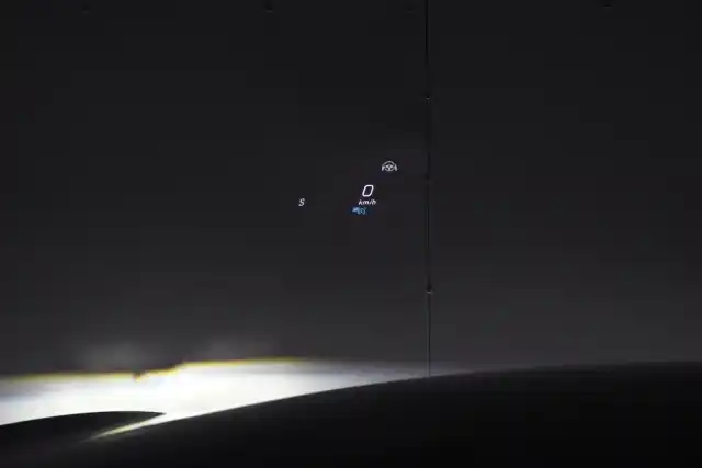 Harmaa Maastoauto, Mercedes-Benz EQC – VAR-48719