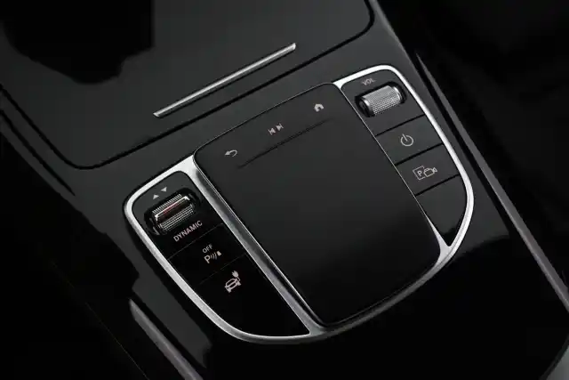 Harmaa Maastoauto, Mercedes-Benz EQC – VAR-48719