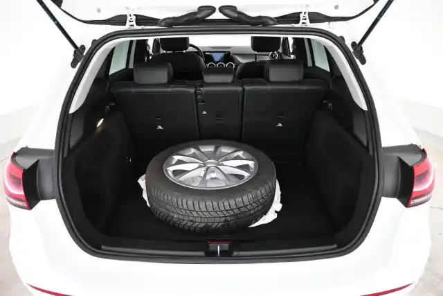 Valkoinen Tila-auto, Mercedes-Benz B – VAR-48748