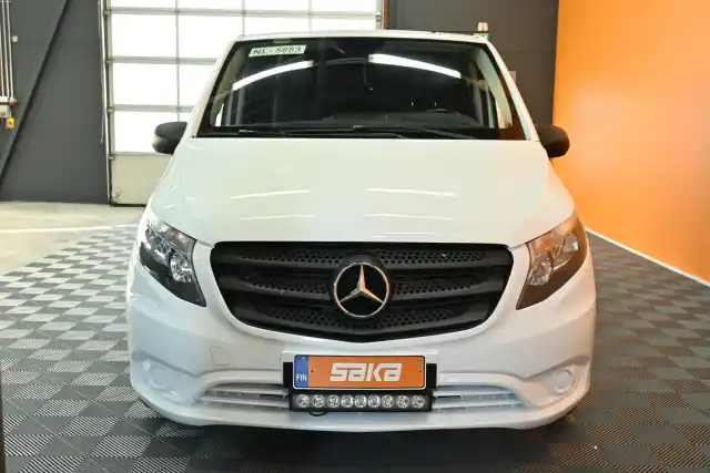 Valkoinen Pakettiauto, Mercedes-Benz Vito – VAR-48978