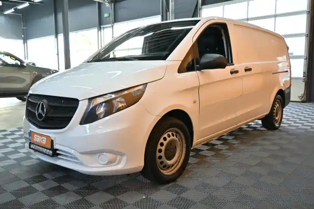 Valkoinen Pakettiauto, Mercedes-Benz Vito – VAR-48978