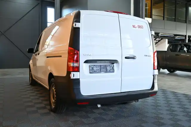 Valkoinen Pakettiauto, Mercedes-Benz Vito – VAR-48978