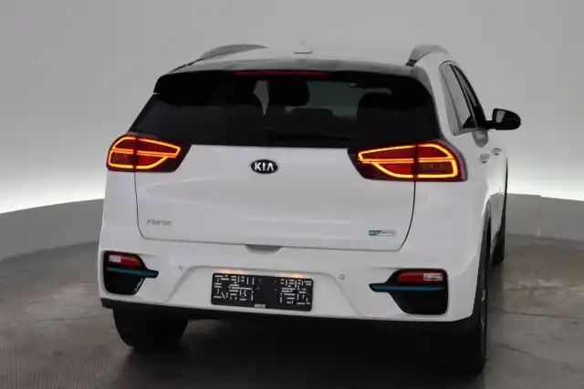 Valkoinen Maastoauto, Kia NIRO – VAR-48994