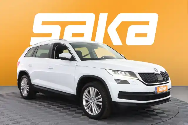 Valkoinen Maastoauto, Skoda Kodiaq – VAR-49128