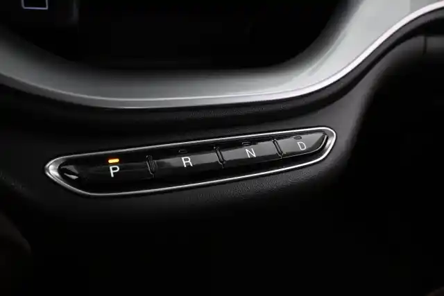 valkoinen Viistoperä, Fiat 500e – VAR-49337