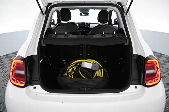 valkoinen Viistoperä, Fiat 500e – VAR-49337