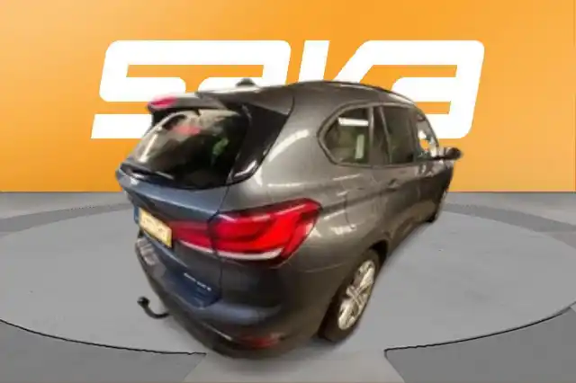 Harmaa Maastoauto, BMW X1 – VAR-49422