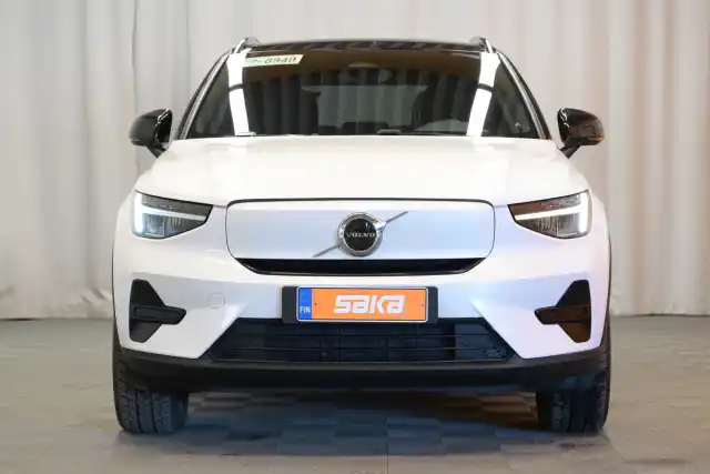 Valkoinen Maastoauto, Volvo XC40 – VAR-49428
