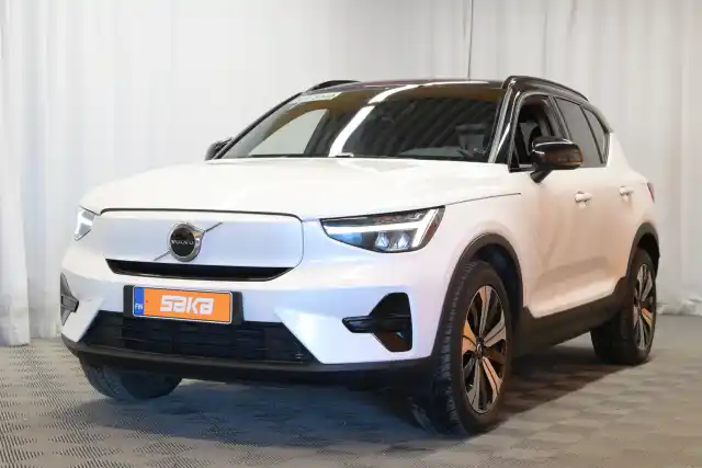 Valkoinen Maastoauto, Volvo XC40 – VAR-49428