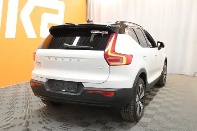 Valkoinen Maastoauto, Volvo XC40 – VAR-49428