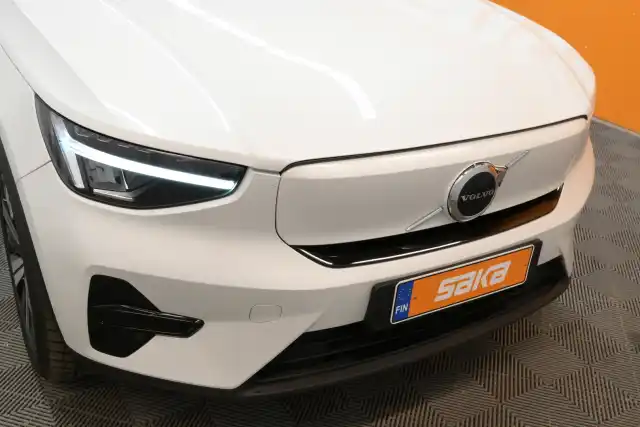 Valkoinen Maastoauto, Volvo XC40 – VAR-49428