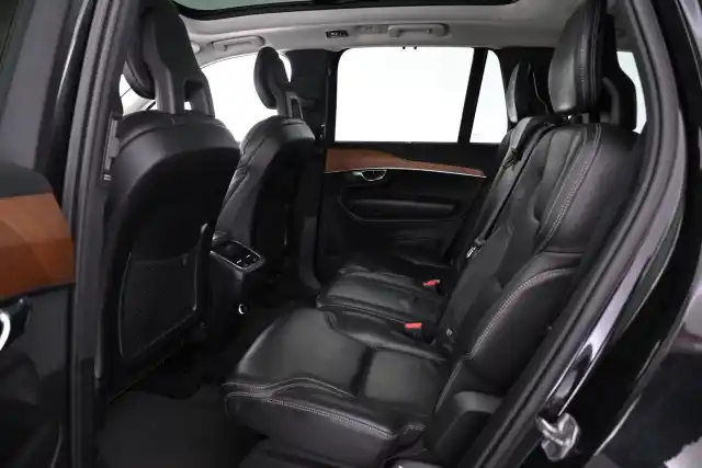 Musta Maastoauto, Volvo XC90 – VAR-49647