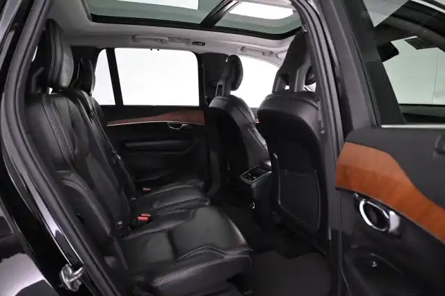 Musta Maastoauto, Volvo XC90 – VAR-49647
