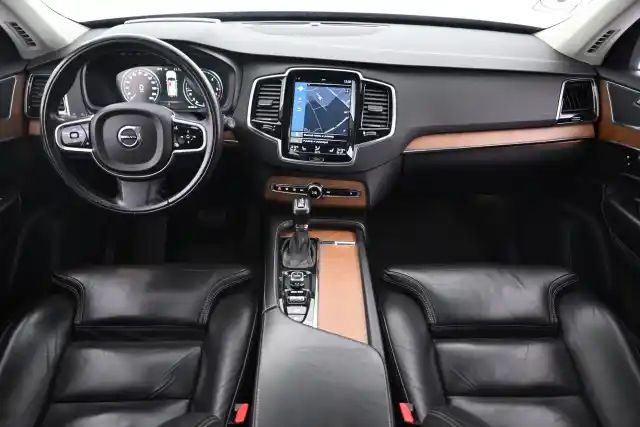 Musta Maastoauto, Volvo XC90 – VAR-49647