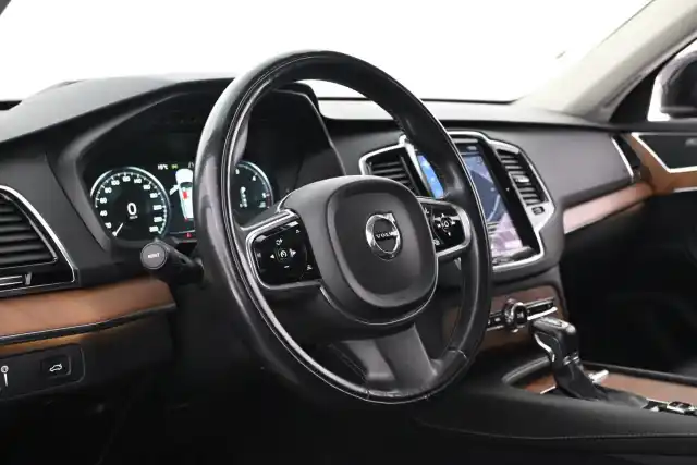 Musta Maastoauto, Volvo XC90 – VAR-49647