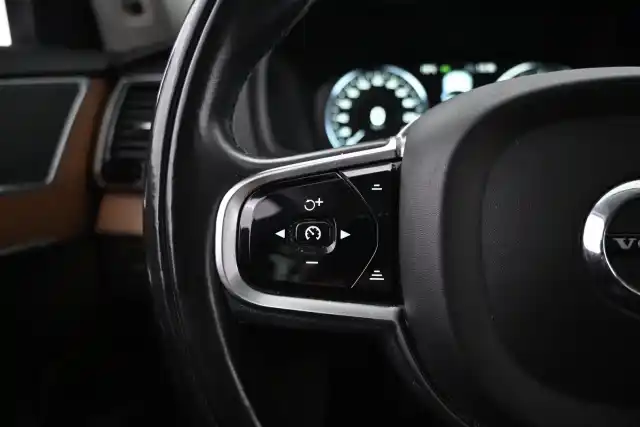 Musta Maastoauto, Volvo XC90 – VAR-49647