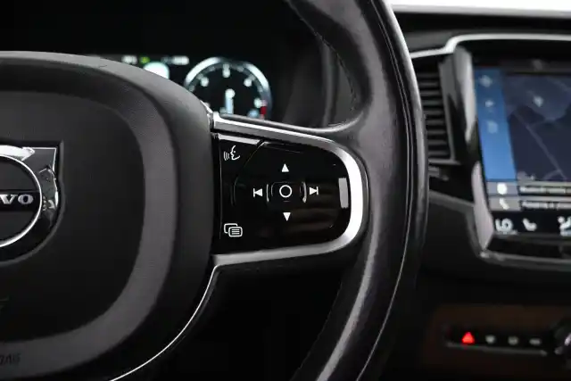 Musta Maastoauto, Volvo XC90 – VAR-49647
